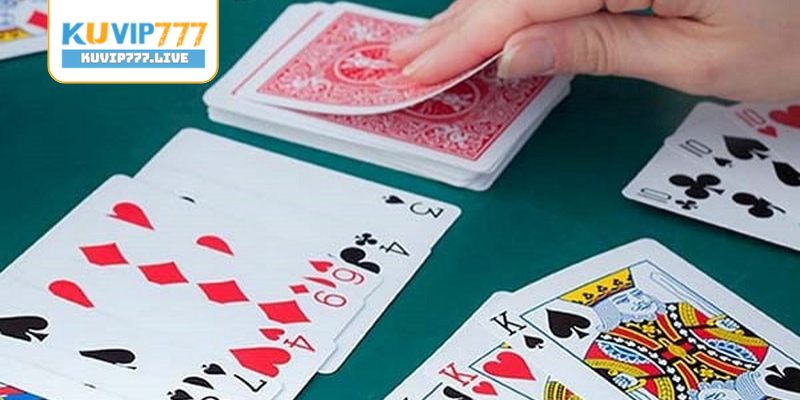 Tuyệt chiêu dụ mồi kinh điển trong bài Phỏm
